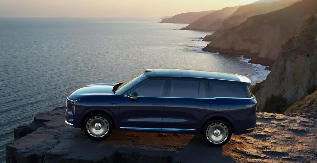 “9系新王”全球首发,智己LS9撼动30万级大六座SUV市场格局